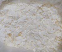 3. Sáp đậu nành - Soy wax (dạng vẩy miếng, màu trắng ngà, thơm mùi đậu nành): đổ ly cốc, nếu đổ khuôn pha thêm sáp ong