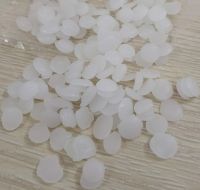 9. Sáp ong tinh luyện - Refined bee wax (dạng viên, màu trắng, không mùi): làm cứng sáp, giảm lỗ mọt do bọt khí, làm phụ gia cầm mùi cho nến thơm (tốt hơn Vybar, sáp vi tinh thể)