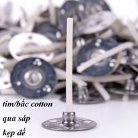 2. Tim bấc cotton màu trắng kẹp bấm đế sẵn, lửa nhỏ (làm nến tealight, nến ly cốc nhỏ, nến trụ nhỏ) (Không dùng cho sáp khó cháy như sáp gel, sáp thạch, sáp ong): 63 - 2.500 đ/cái