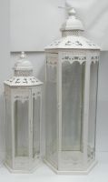 Đèn lục giác màu trắng kem, cao 57 cm: 700.000 đ/cái (còn 1 cái), cao 78 cm: 900.000 đ/cái (còn 2 cái)