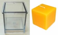 Khuôn nến trụ vuông liền đế, cạnh 5,1 cm, cao 5,5 cm: 60.000 đ/cái, 6 cái = 300.000 đ