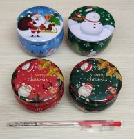 Hộp thiếc, hũ thiếc tròn nhỏ 60 ml hình Noel Christmas (ɸ thân giữa 6,2 cm, cao luôn nắp 4 cm, đựng được 55 gr sáp): 13.000 - 16.000 đ/cái