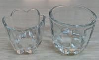 Ly cốc múi đào/múi bông mai 38 ml - bên trái (ɸ 5,1 cm cao 4,7 cm, đựng được 30 gr sáp): 4.000 đ/cái, 27.000 - 32.000 đ/lố 12 cái