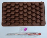 Khuôn silicon 55 hạt café (dài 1,5 cm, rộng 1 cm, dày 1 cm): 18.000 đ/vỉ, 6 vỉ = 90.000 đ